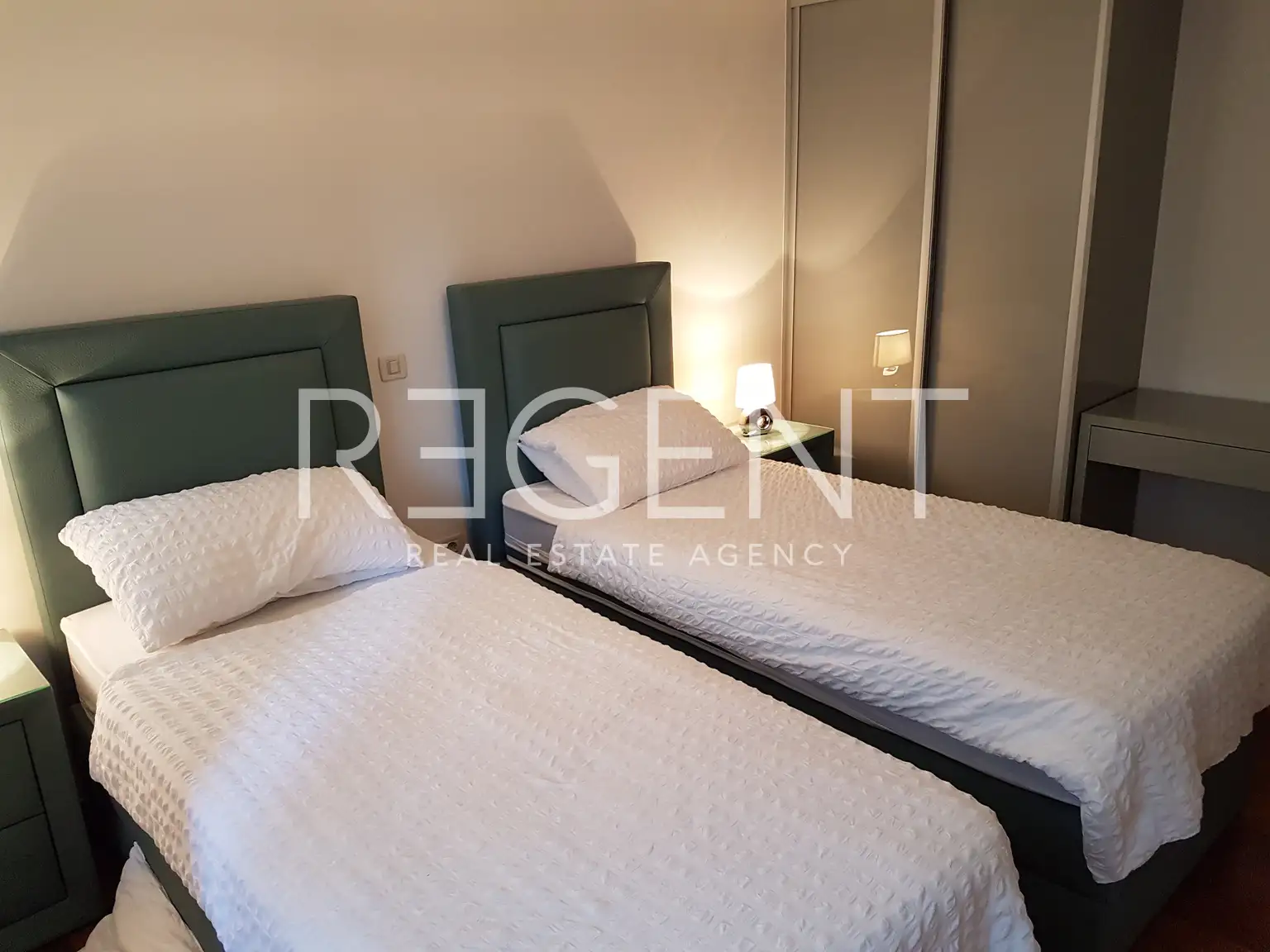 Split, Centar - Dvosoban stan sa pogledom na povijesnu jezgru grada