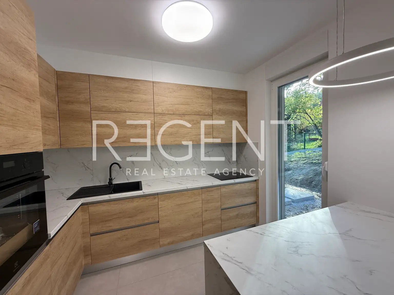 Záhřeb, Gračani – čtyřpokojový byt s garáží