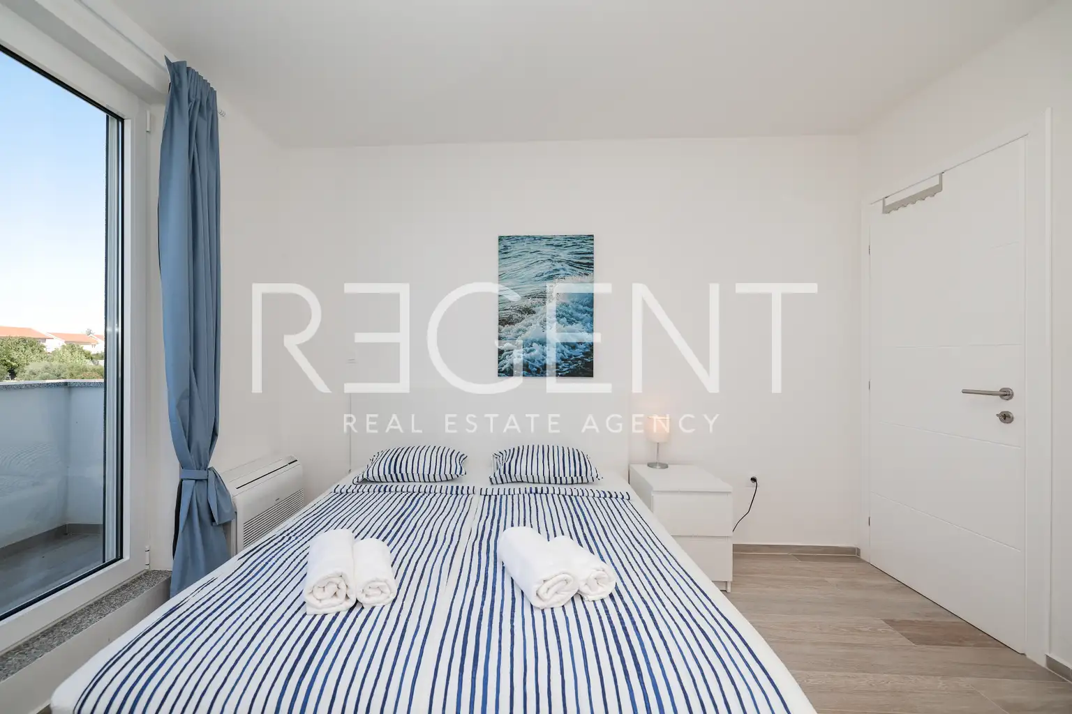 Privlaka - Dom szeregowy z basenem i tarasem na dachu.