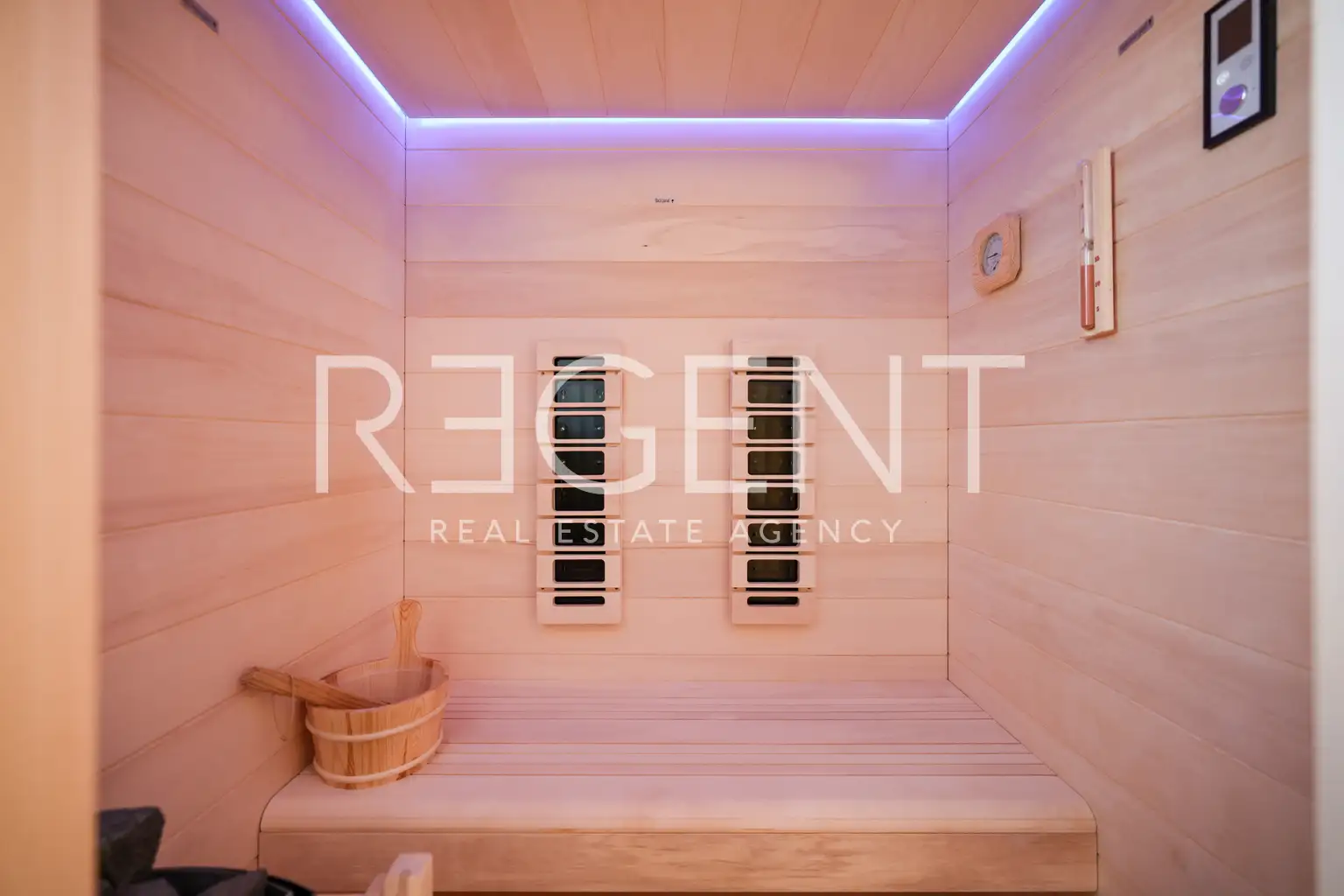 Privlaka - Dom szeregowy z basenem i tarasem na dachu.