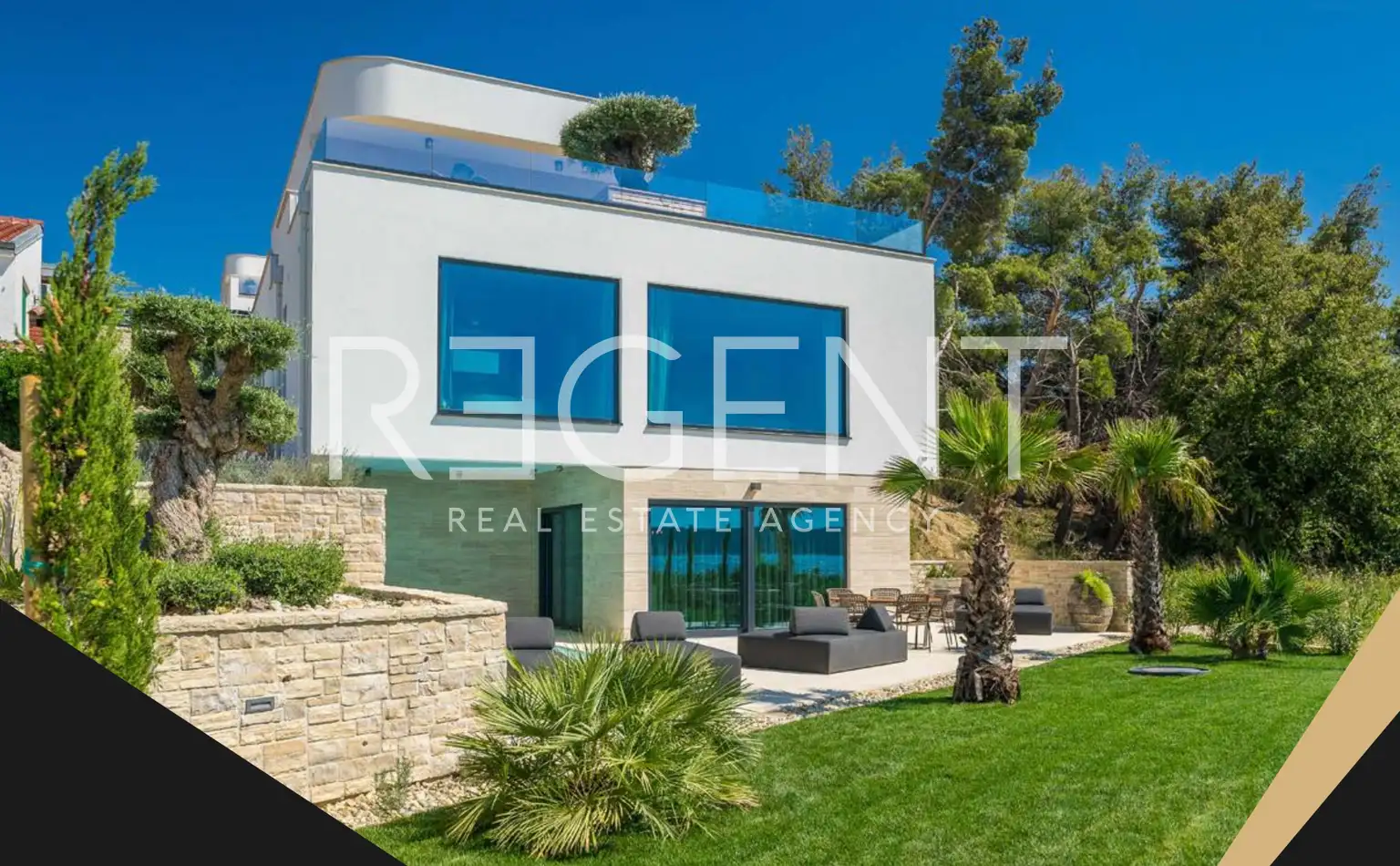 Zadar, Ljubač - Luxurious villa on the first row to the sea with a pool