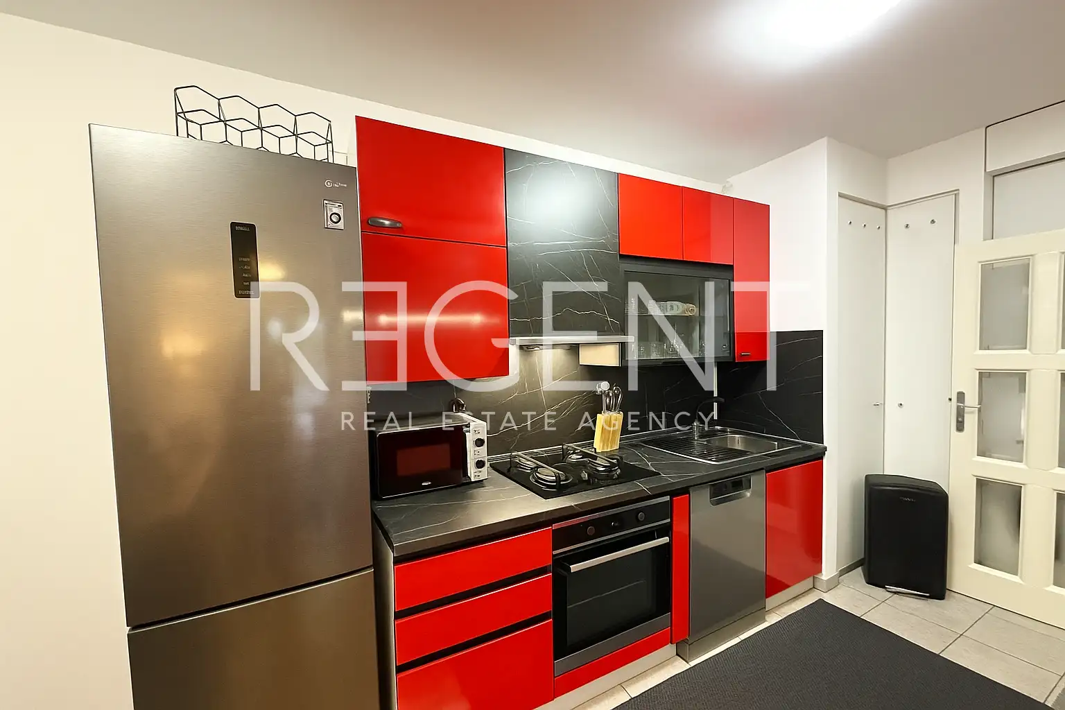 Zagabria, Mlinovi – appartamento trilocale con balcone al piano terra