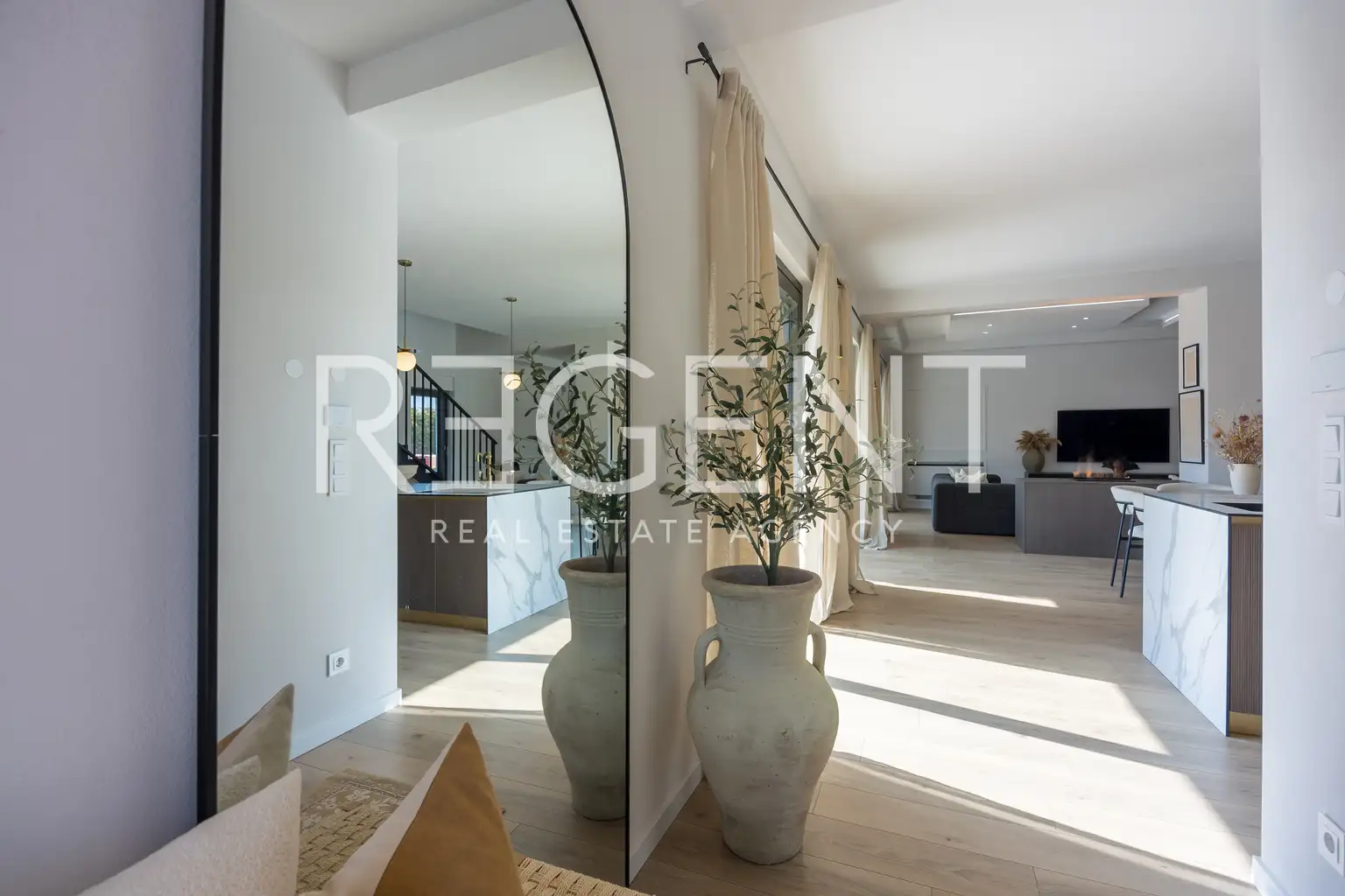 Istra, Svetvinčenat - Moderna vila s grijanim bazenom