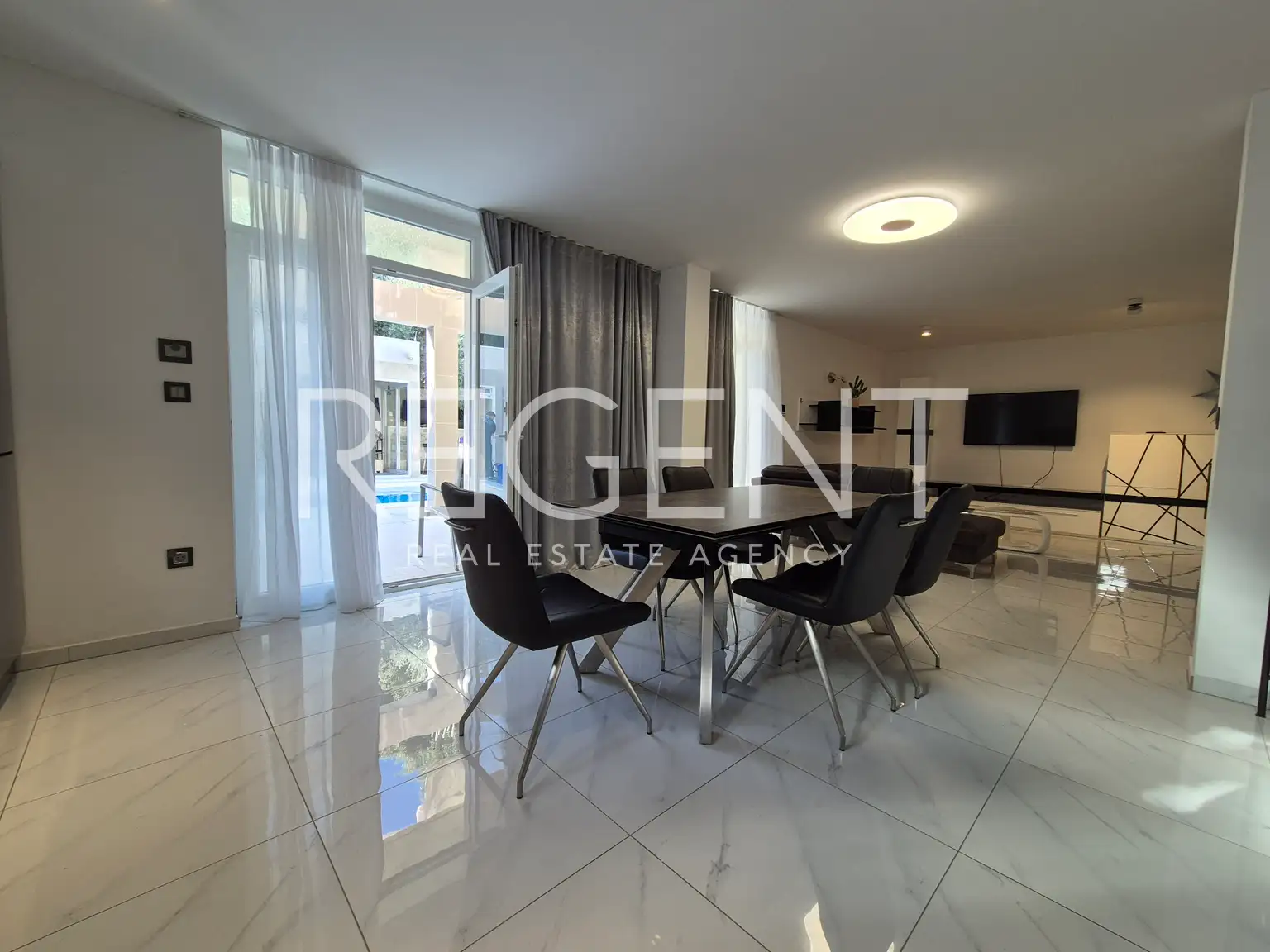 Split, Varoš - Two-bedroom apartment with a parking space in the center of Split
