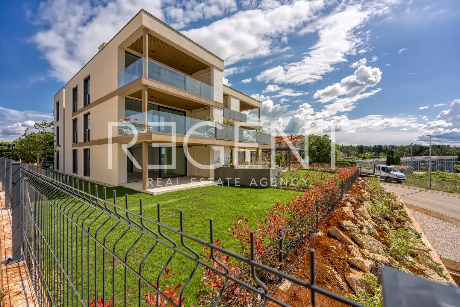 Istrie, Novigrad - Třípokojový apartmán v luxusním obytném komplexu 115 m2