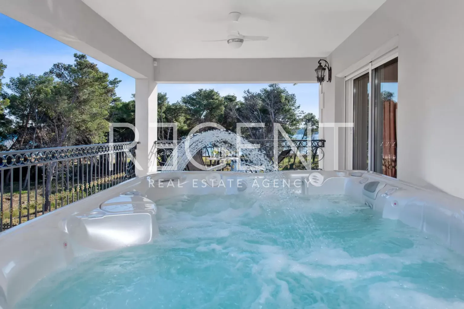 Šibenik, Vodice - luxusní vila s bazénem a panoramatickým výhledem 530m2