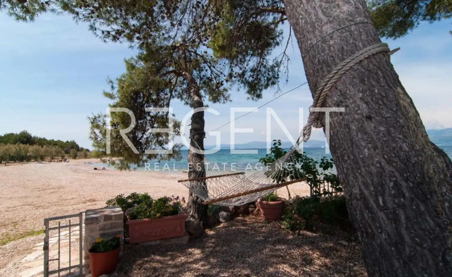Brač, Mirca - Vila s bazenom prvi red uz more