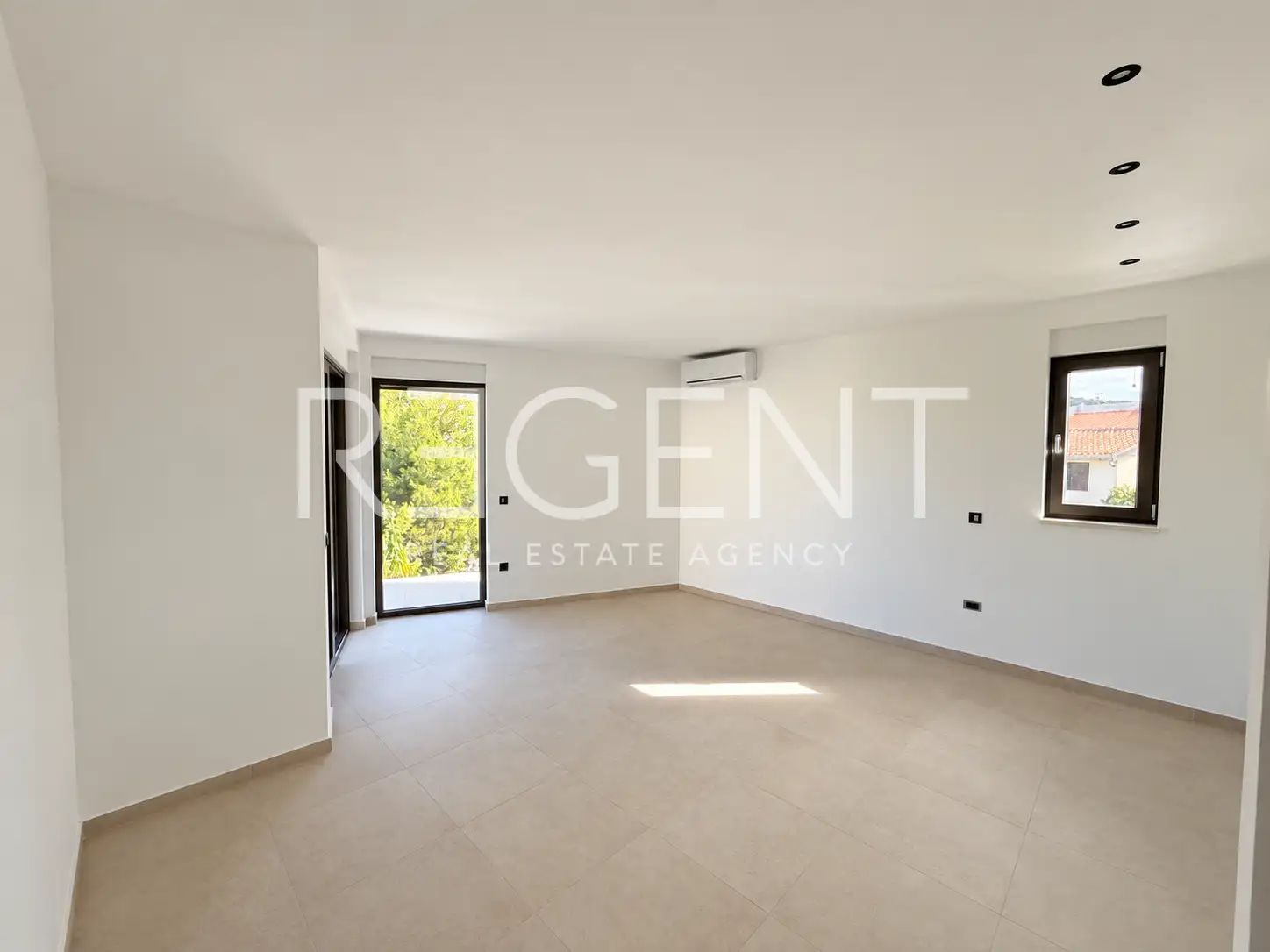 Trogir, Sevid – penthouse 177,66 m², terrasse sur le toit 133,25 m²