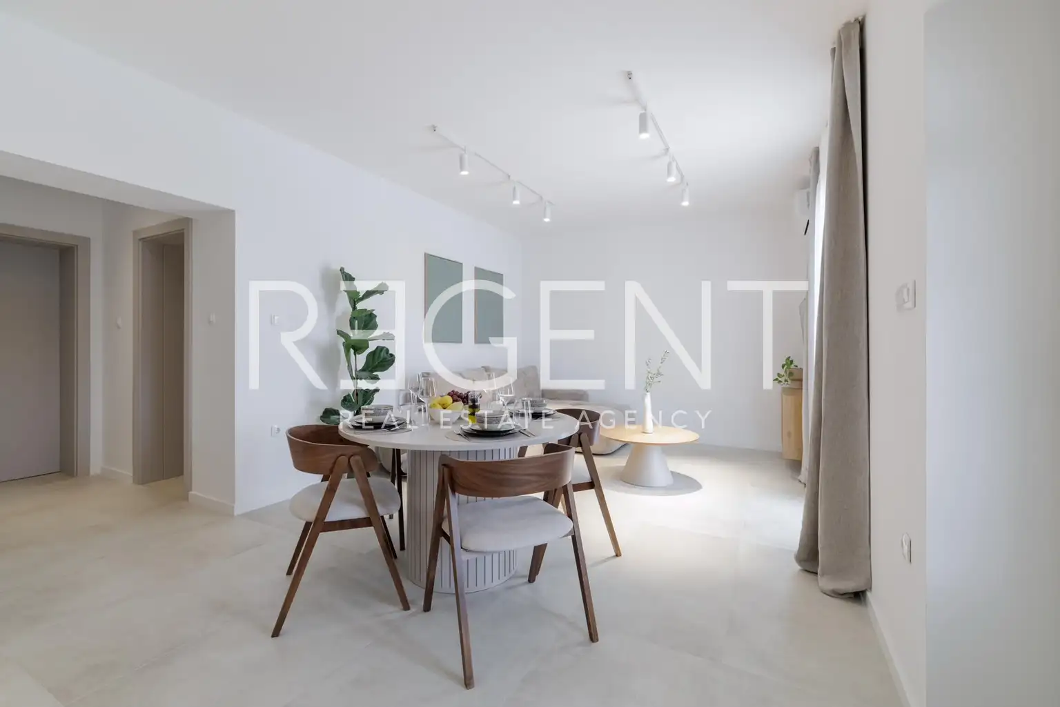 Split, Kila – stan 70 m² sa saunom, vrtom i bazenom