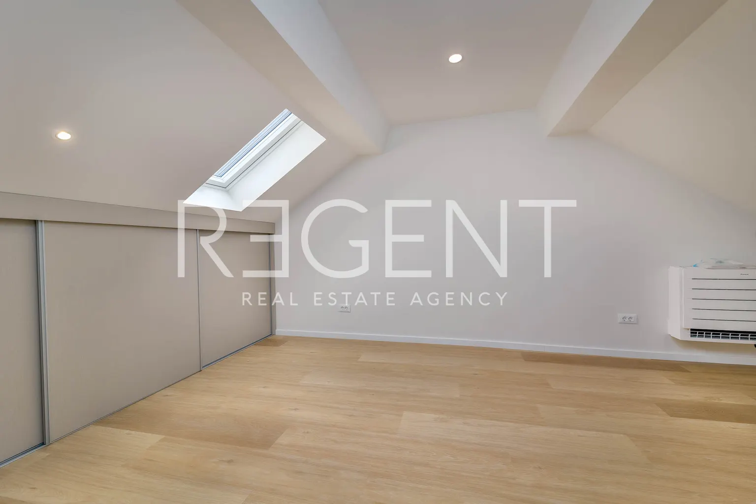 Záhřeb, Centrum – Luxusní dvoupodlažní penthouse 150 m² k pronájmu