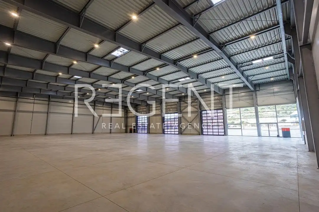 Trogir, Plano - Obchodno-predajný sklad 1600 m2