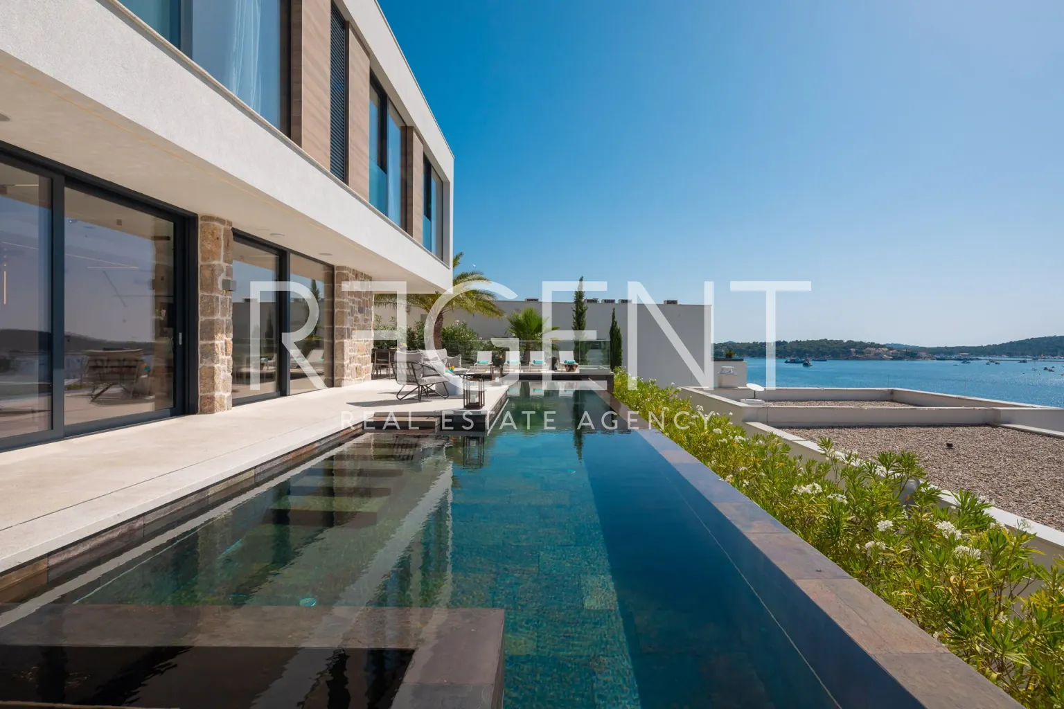 Šibenik, Rogoznica – Moderna vila s panoramskim pogledom na more
