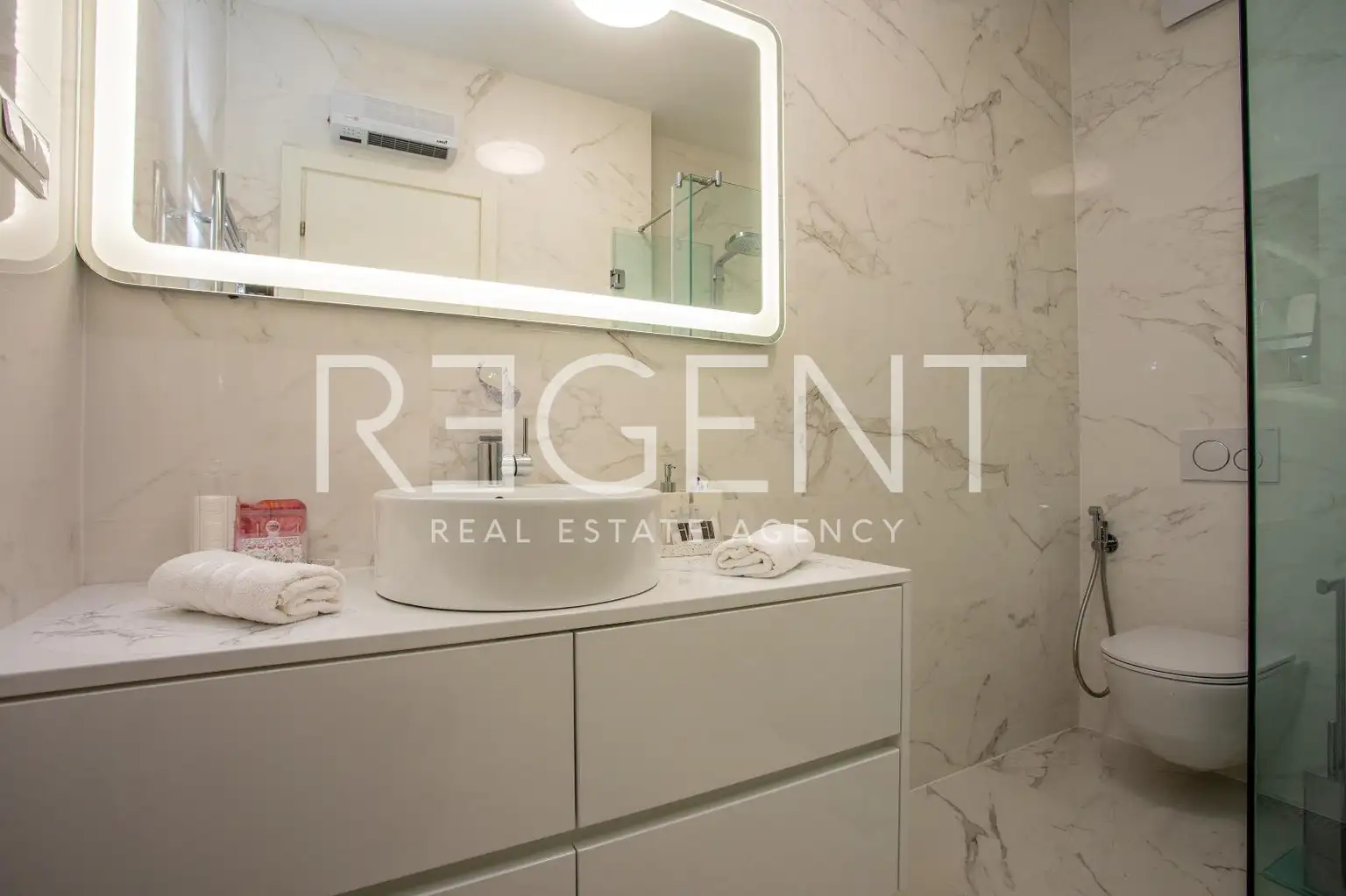 Split, Žnjan - Dvosoban stan sa loggiom i pogledom na more