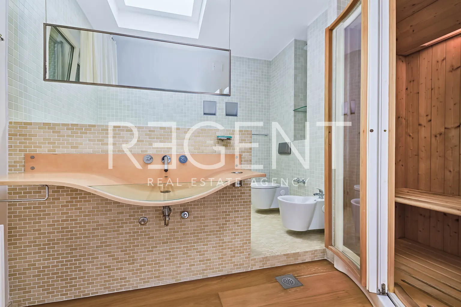Záhřeb, Pantovčak - Luxusní dvoupodlažní penthouse 277 m2 k pronájmu