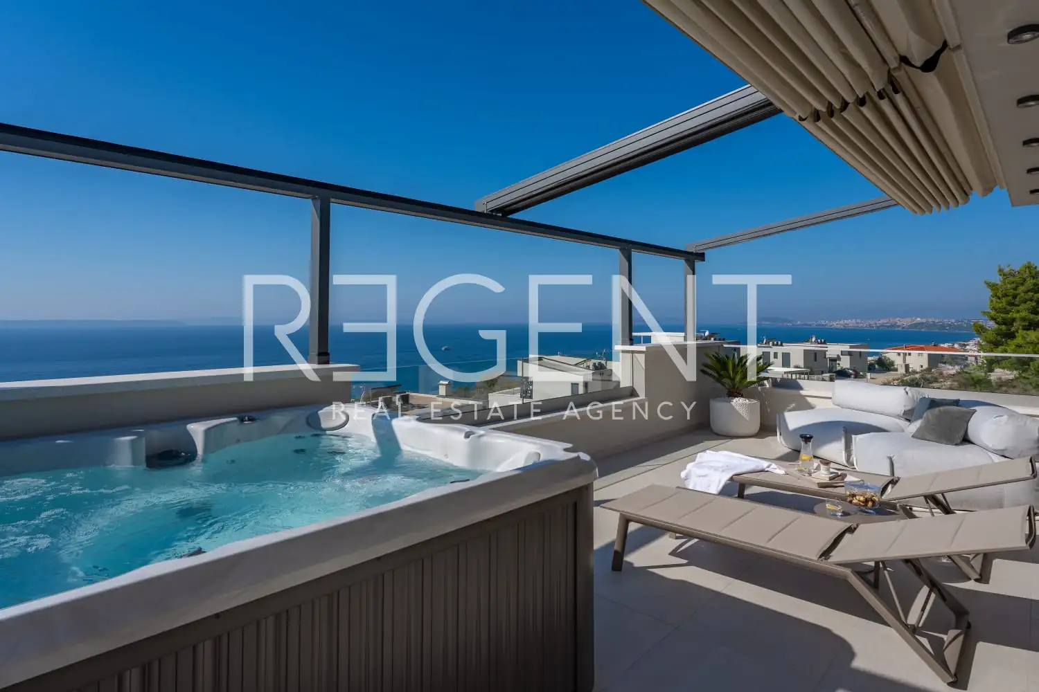 Podstrana - Moderná luxusná vila s bazénom a strešnou terasou