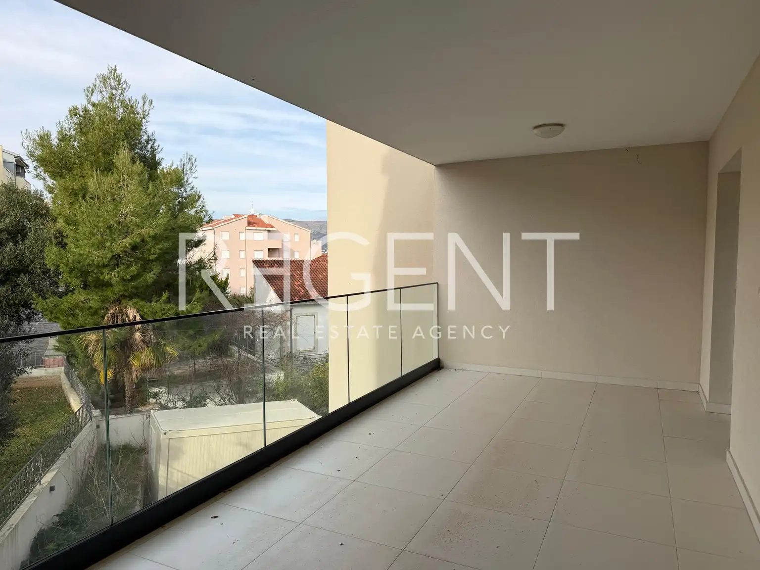 Čiovo, Okrug Gornji - Appartement une chambre, premier rang face à la mer