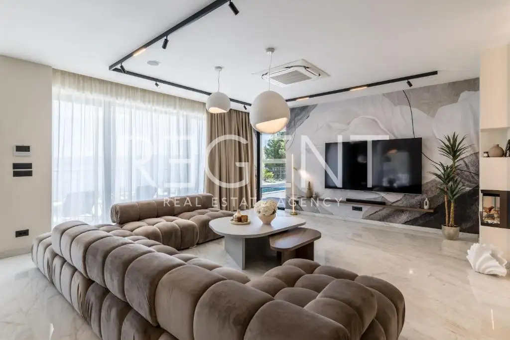 Dugi Rat - Vila 300 m², bazen, sauna ,pogled na more