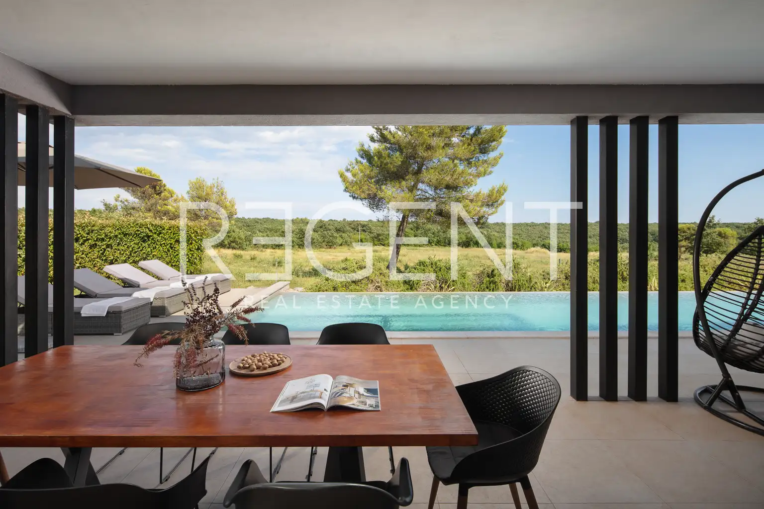 Villa 250 m², Vodnjan area — 78 m² pool, 1600 m² plot