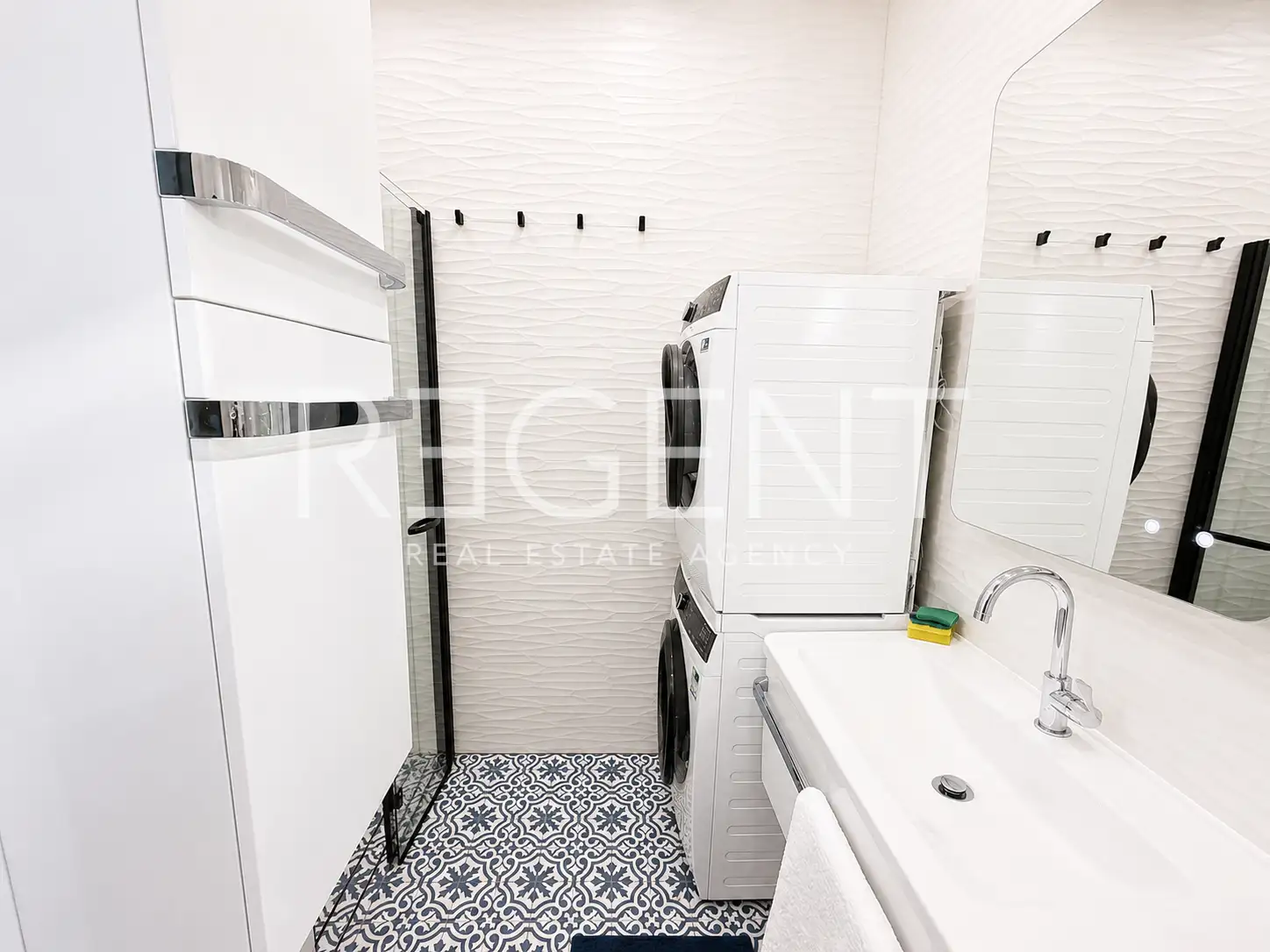 Zagreb, Donji grad – byt 88 m² na prenájom, 3-izbový, 3. poschodie, zrekonštruovaný