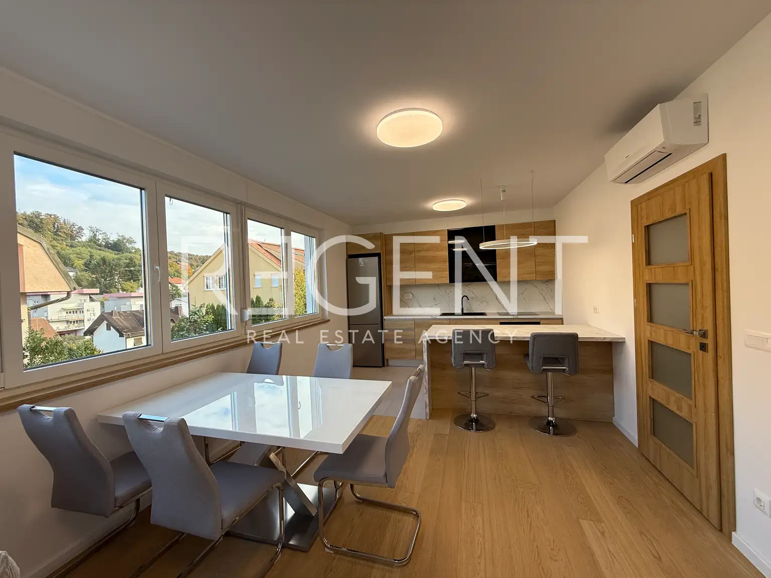 Záhřeb, Gračani – třípokojový byt se zahradou a garáží