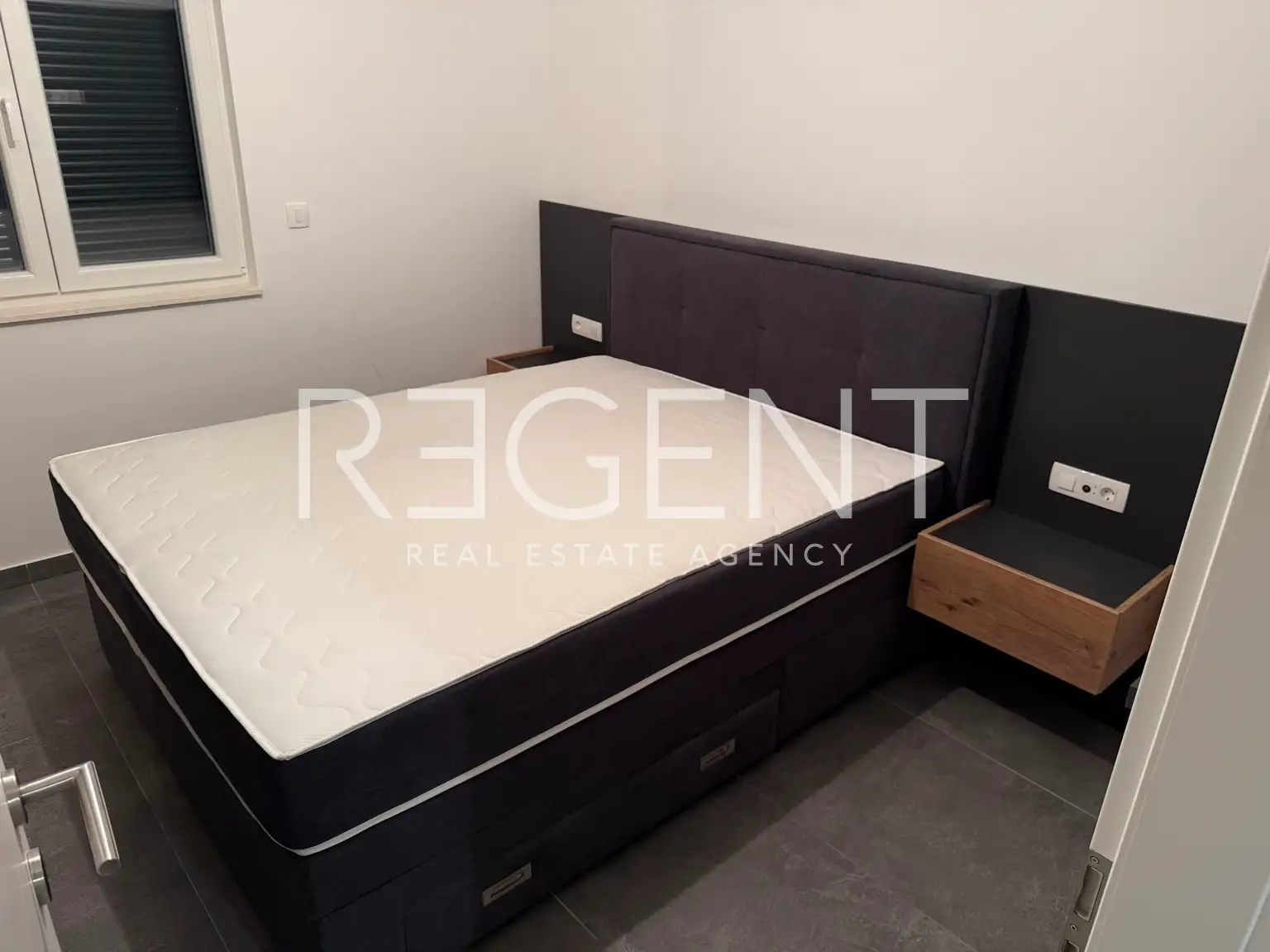 Trogir, Okrug Gornji - Two-bedroom apartment on the ground floor near the sea