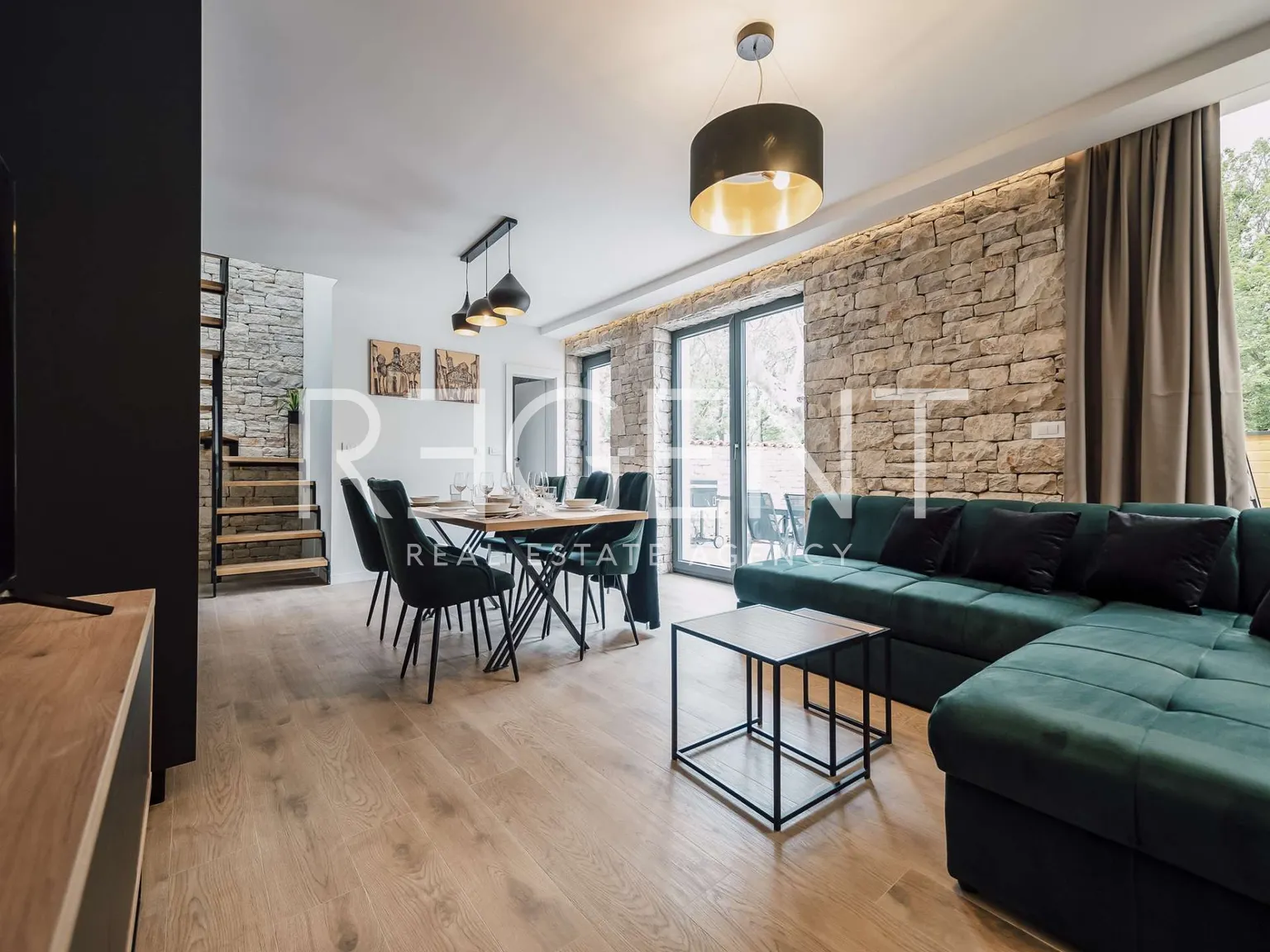Zadar, Privlaka – Nově postavená kamenná-moderní vila