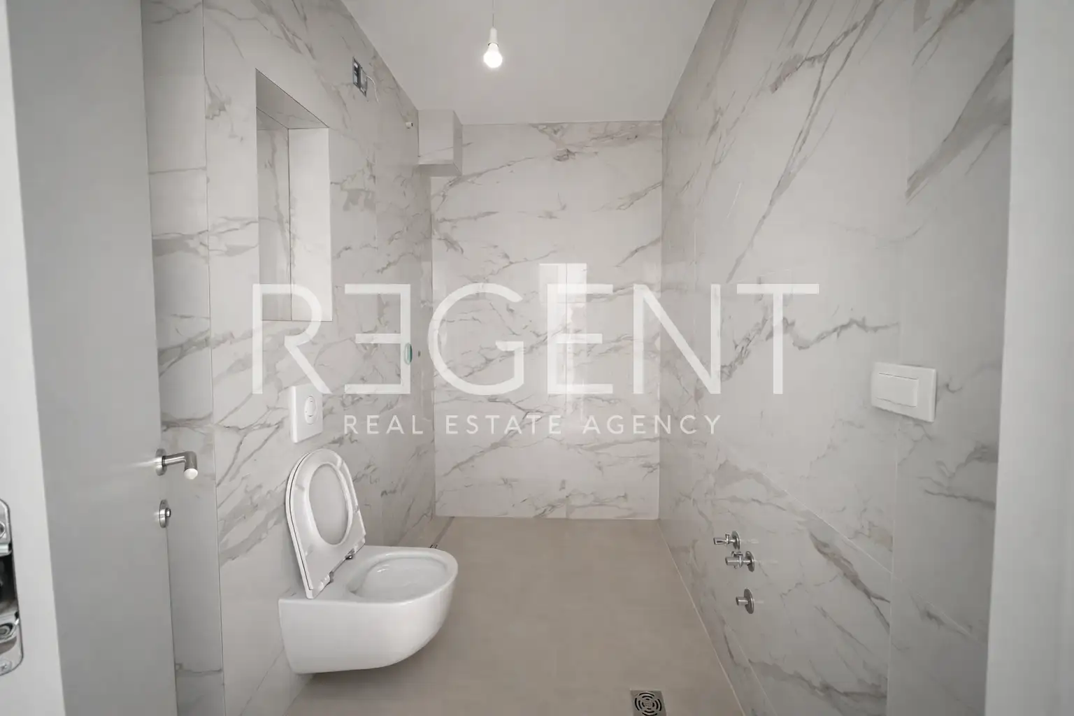 Makarska, Drvenik - Dvosoban stan u novogradnji kraj mora