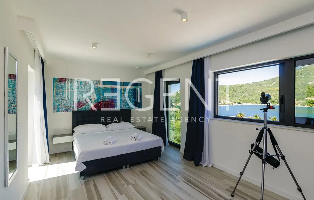 Zaton, Dubrovnik - Moderna vila uz more 210m2