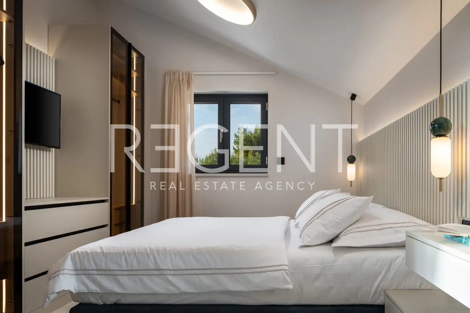 Podstrana - Moderná luxusná vila s bazénom a strešnou terasou