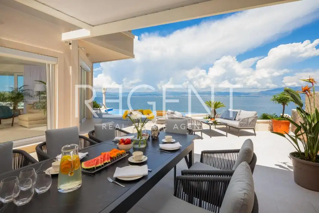 Brač - Moderna vila prvi red uz more