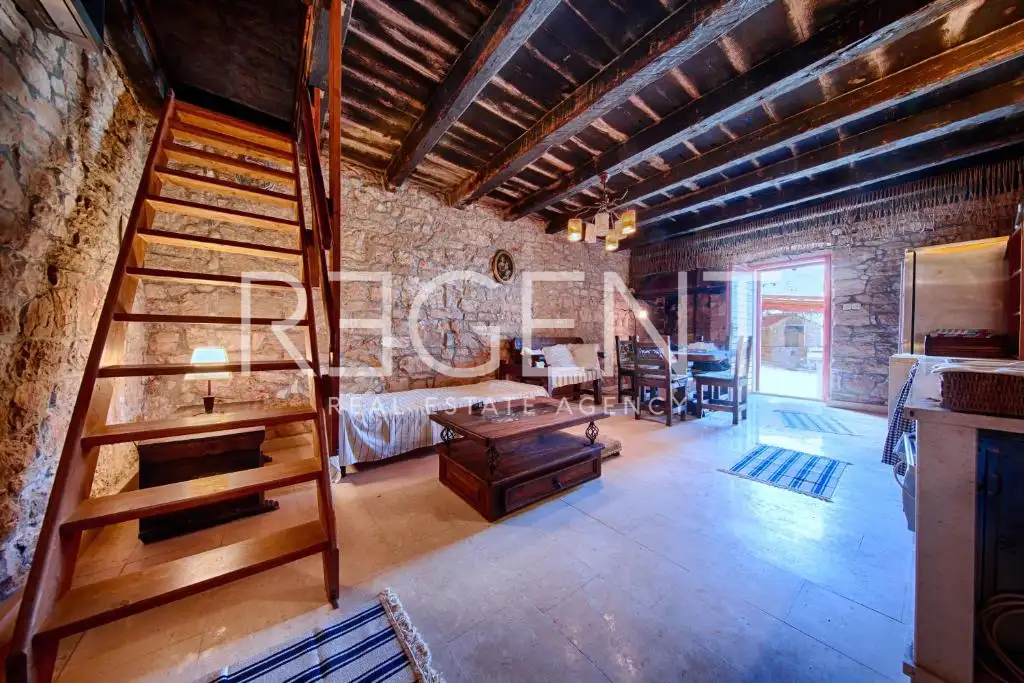 Komiža - Kamenný dom priamo pri mori