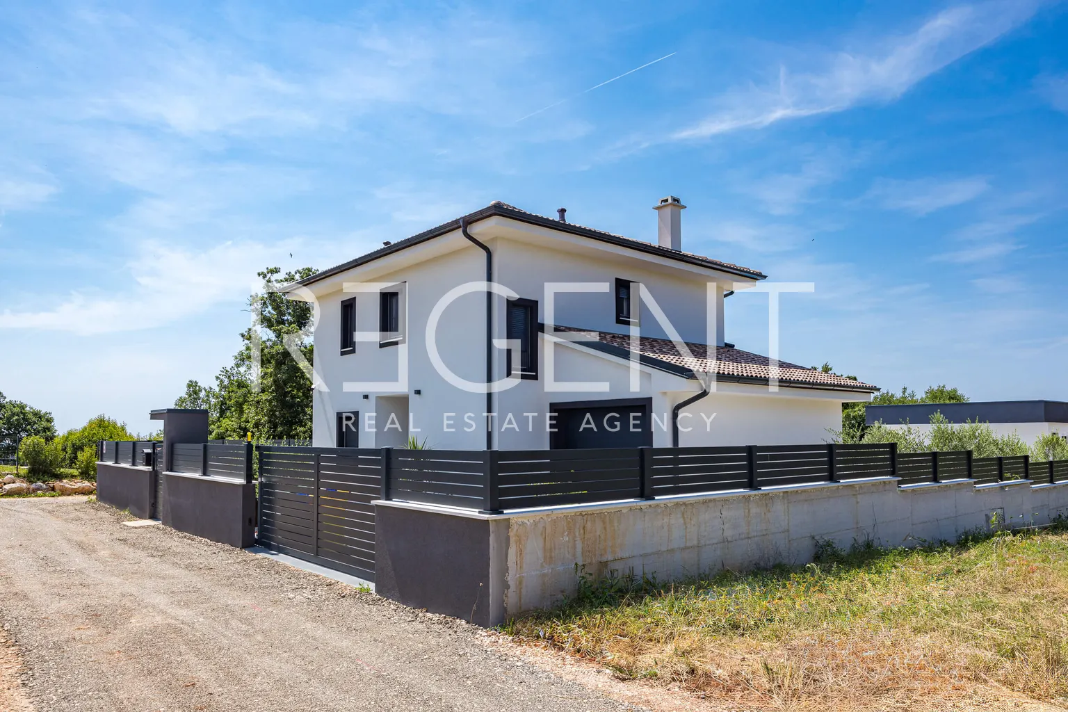 Istra, Krnica – Kuća s bazenom na parceli 780 m2