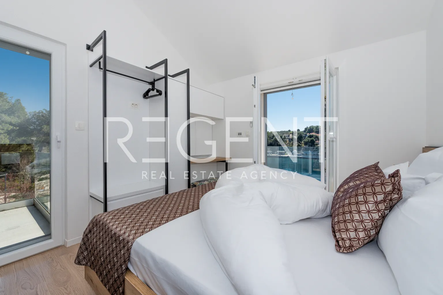Brač, Milna - Moderna vila prvi red uz more, 264 m2