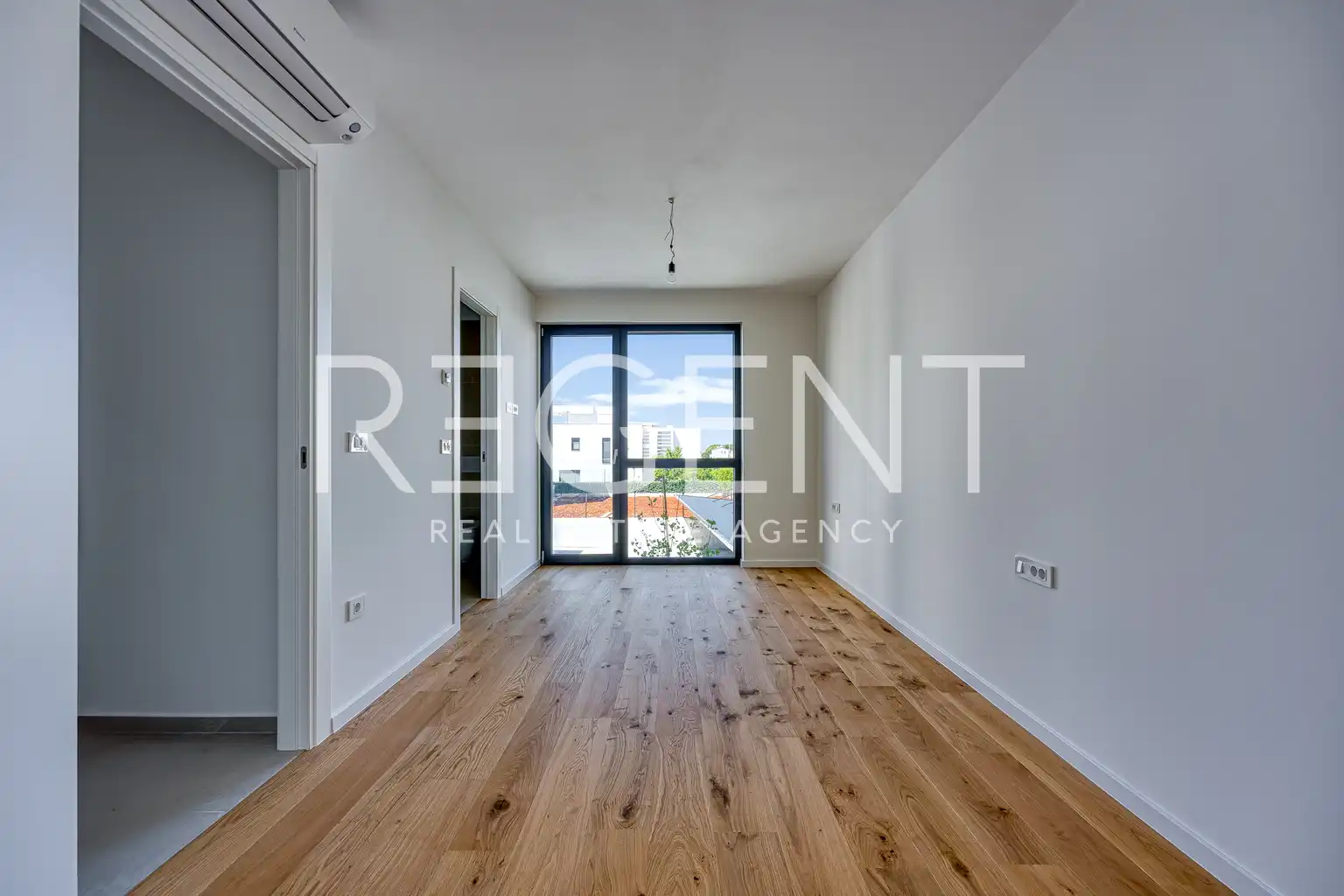 Istrie, Novigrad - Čtyřpokojový apartmán v luxusním obytném komplexu 115 m2