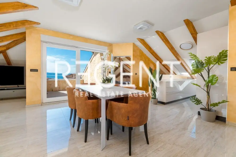 Split, Stobreč - Stan na izvrsnoj lokaciji za dugoročni najam, 150m2