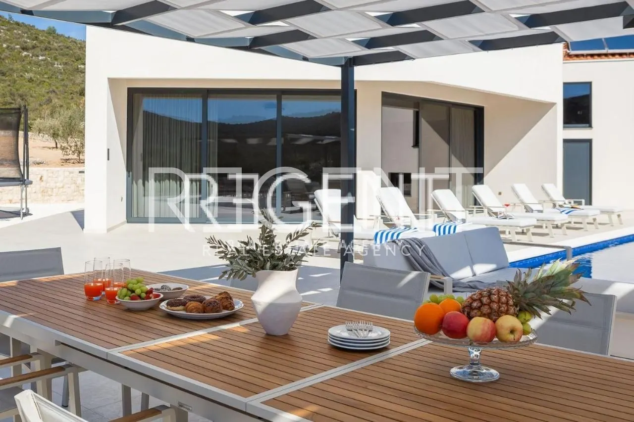 Trogir, Marina - luxusní vila v klidném prostředí, 6900m2