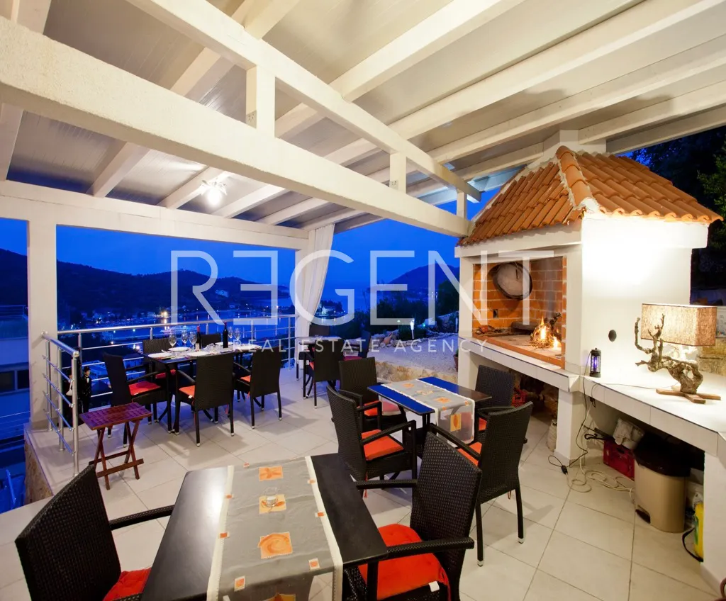 Vis – Prekrasna vila s pogledom na more 300 m2
