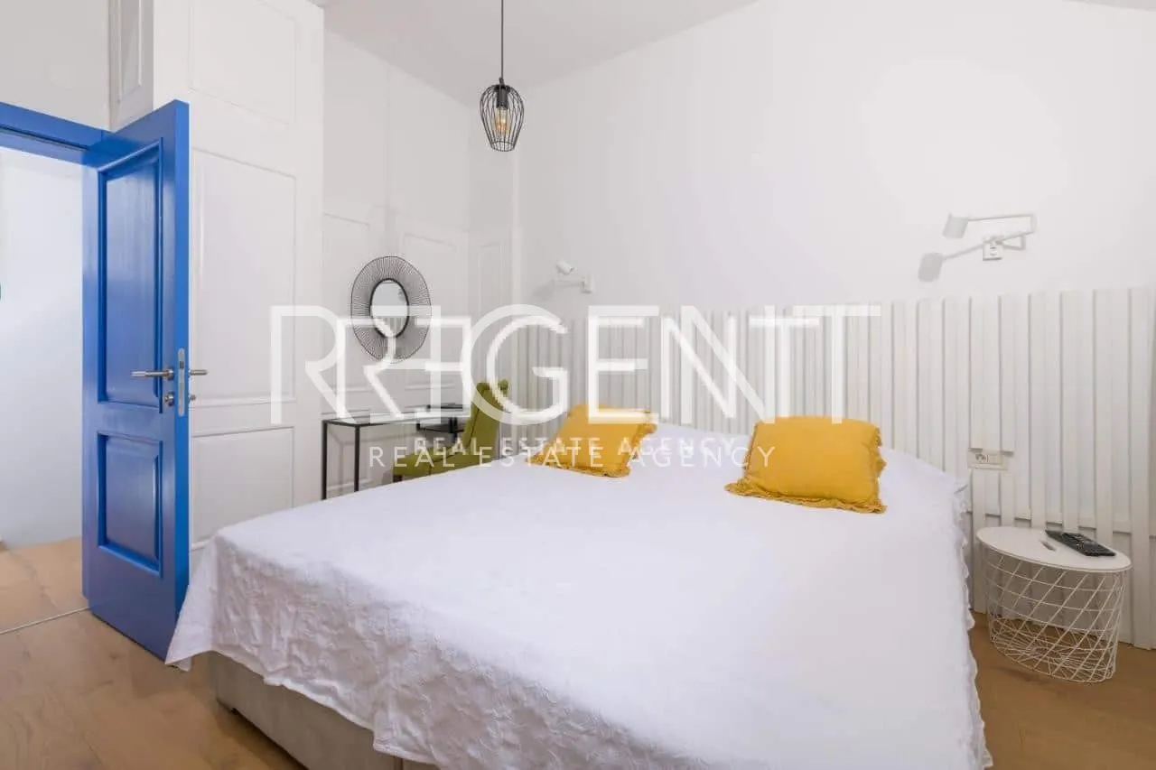 Hvar- kamena vila unikatnog dizajna 250m2
