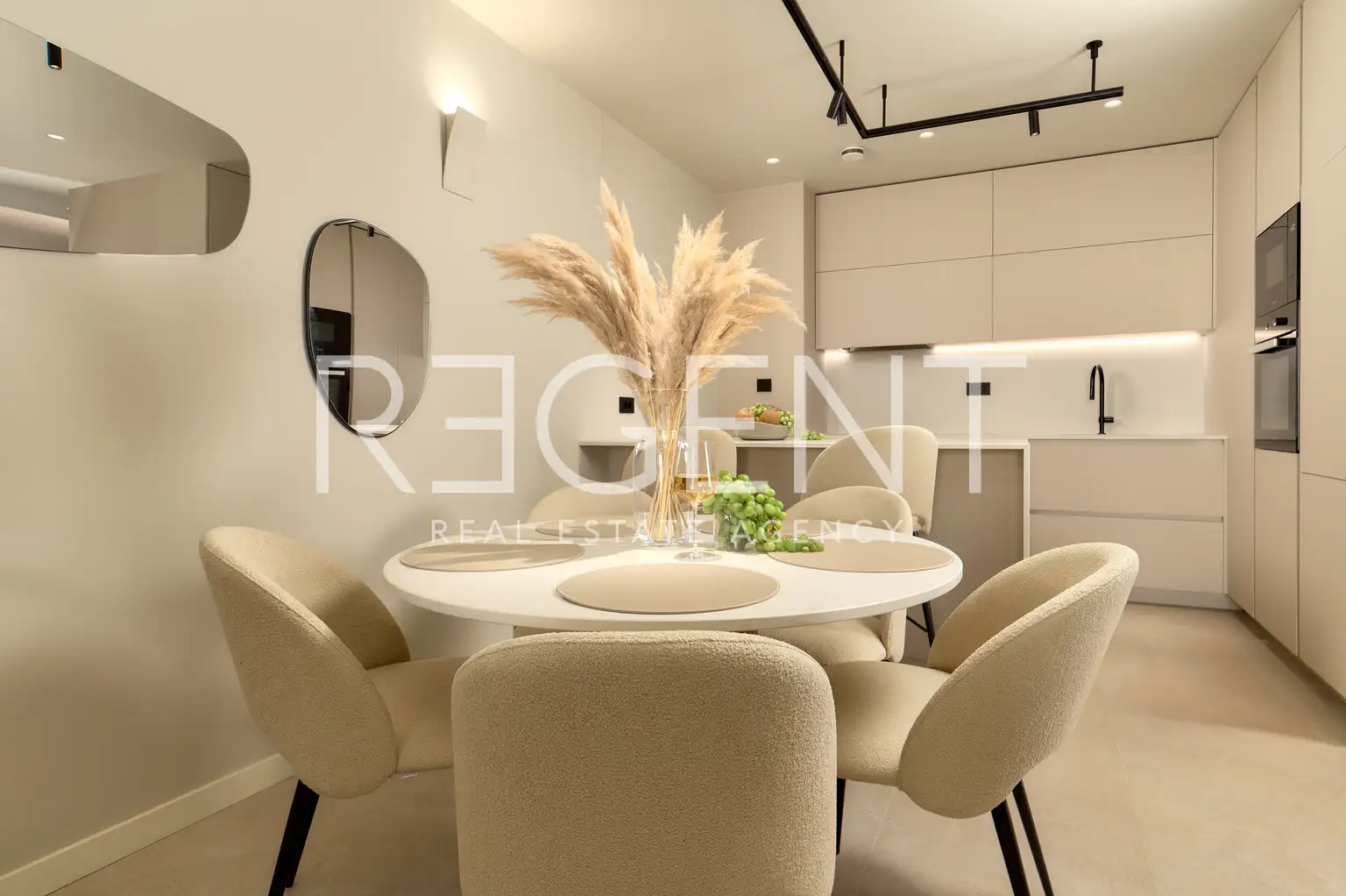 Split, Žnjan - Dvojizbový byt s loggiou a výhľadom na more