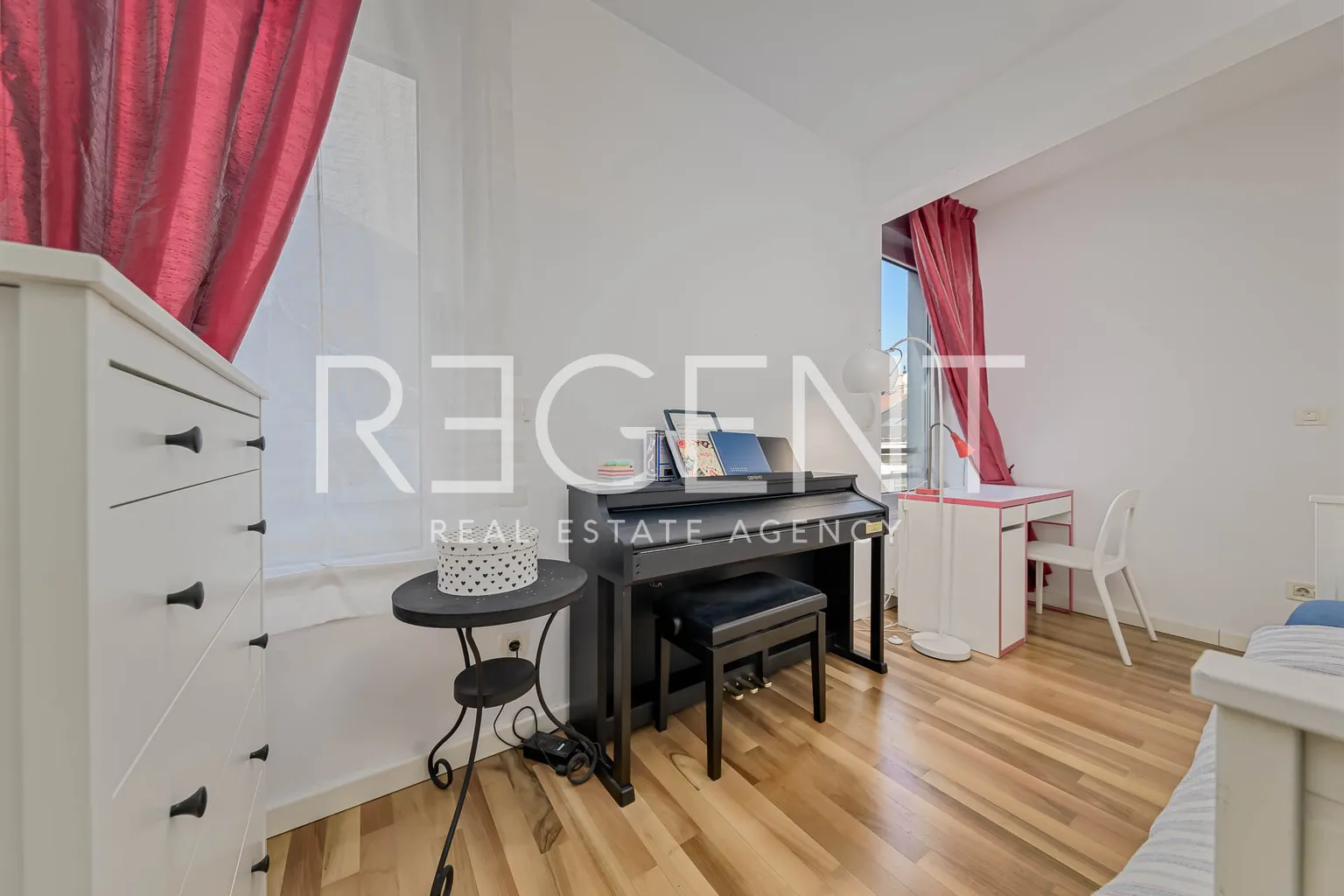 Záhřeb, Petrova - Moderní penthouse se střešní terasou a bazénem