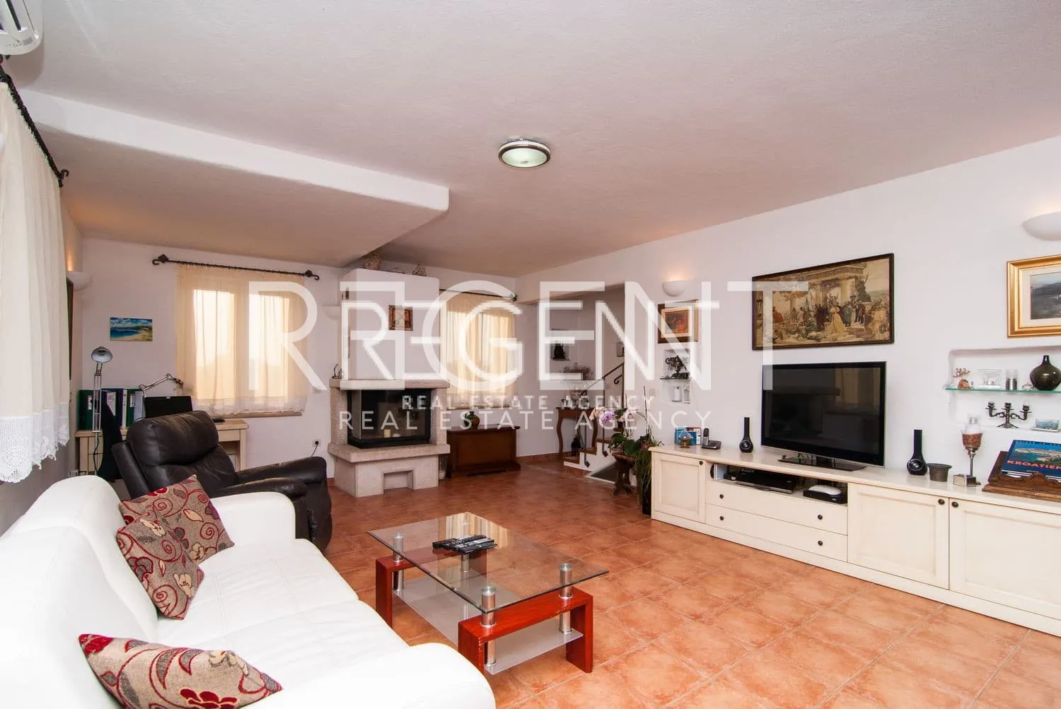 Brač, Mirca - kamenná vila s výhledem na moře, 300m2