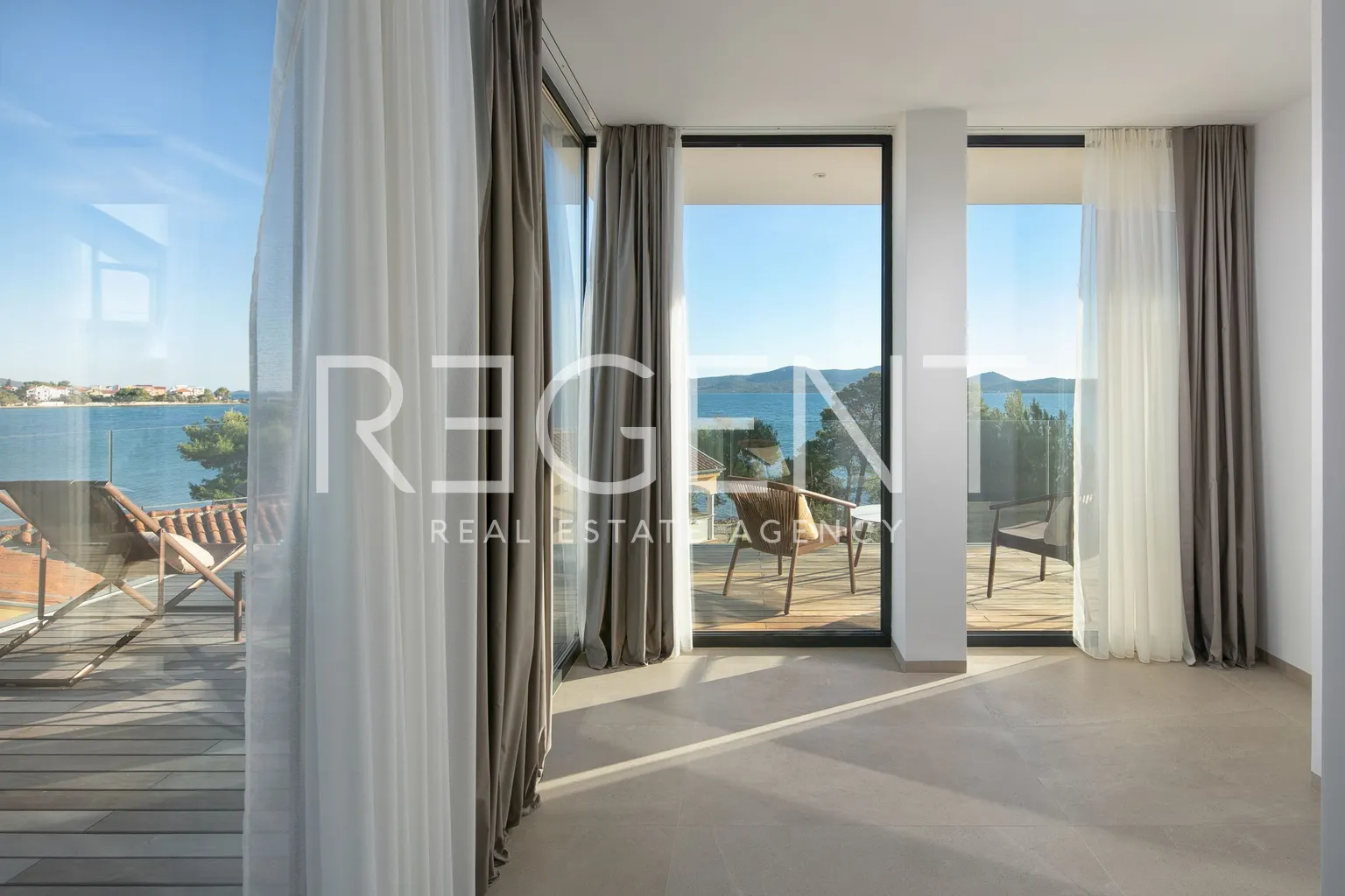 Sukošan – Luxusní moderní vila s bazénem 495 m2