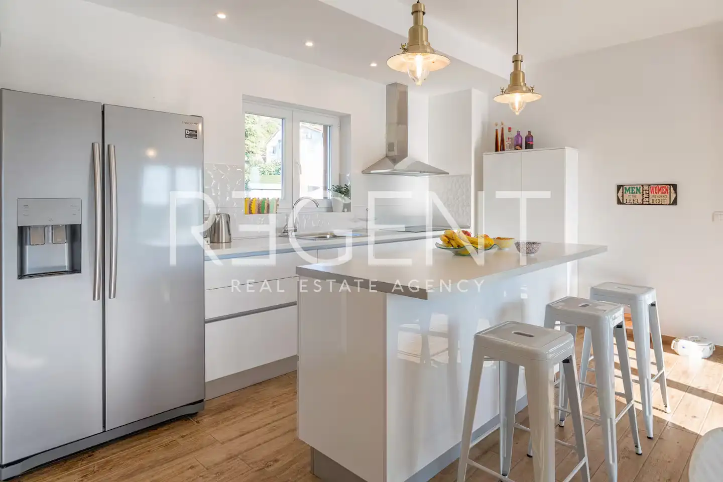 Maison avec piscine, 260m²