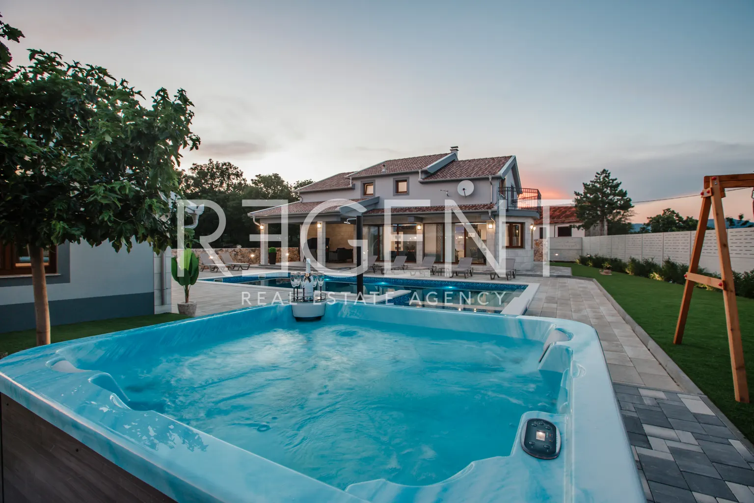 Imotski, Proložac - Modernly decorated villa 277 m2 on a plot of 1360 m2 in a quiet environment