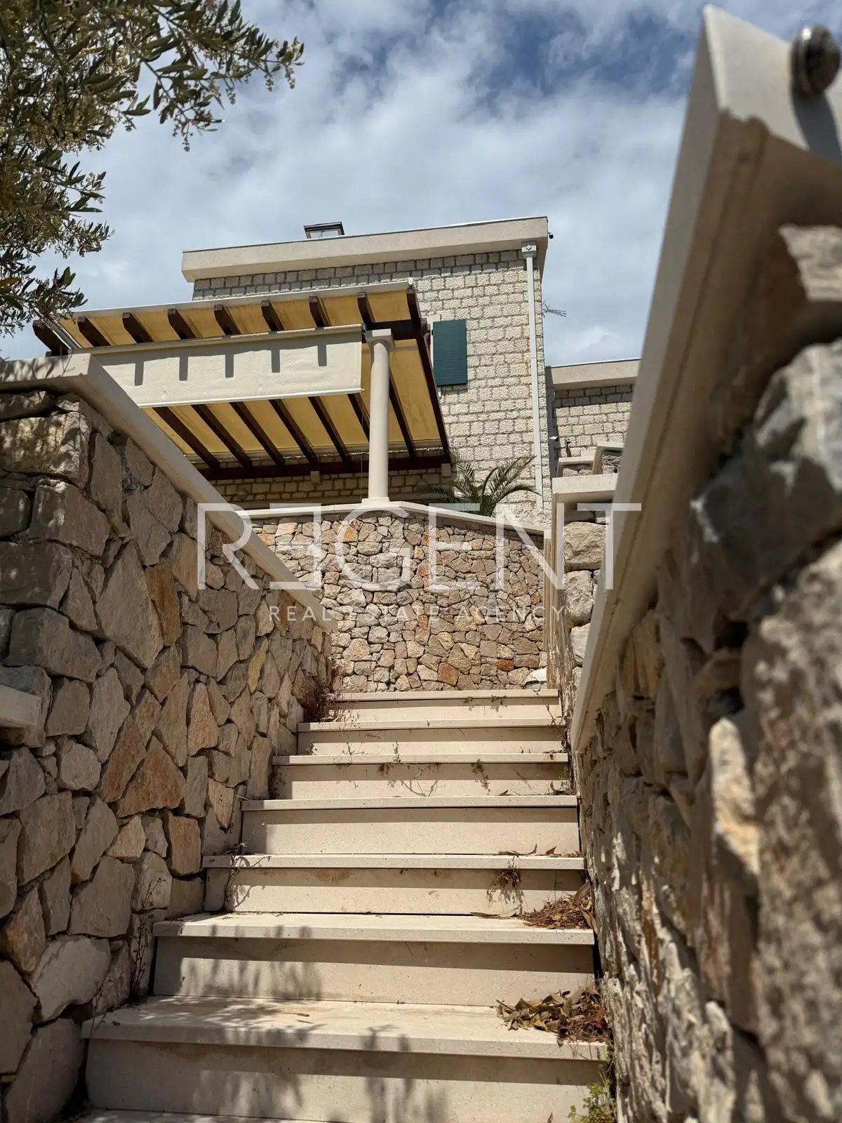 Milna, Brač - Exclusive family villa, first row to the sea
