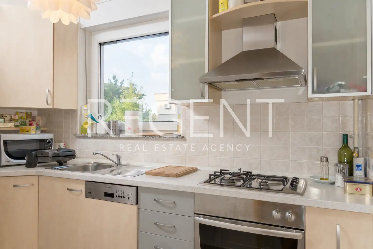 Zagreb, Maksimir - Dvosoban stan u urbanoj vili s parkingom