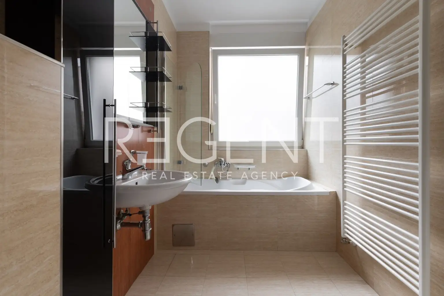 Zagreb, Centar -  Prostran dvosoban stan za najam u centru grada