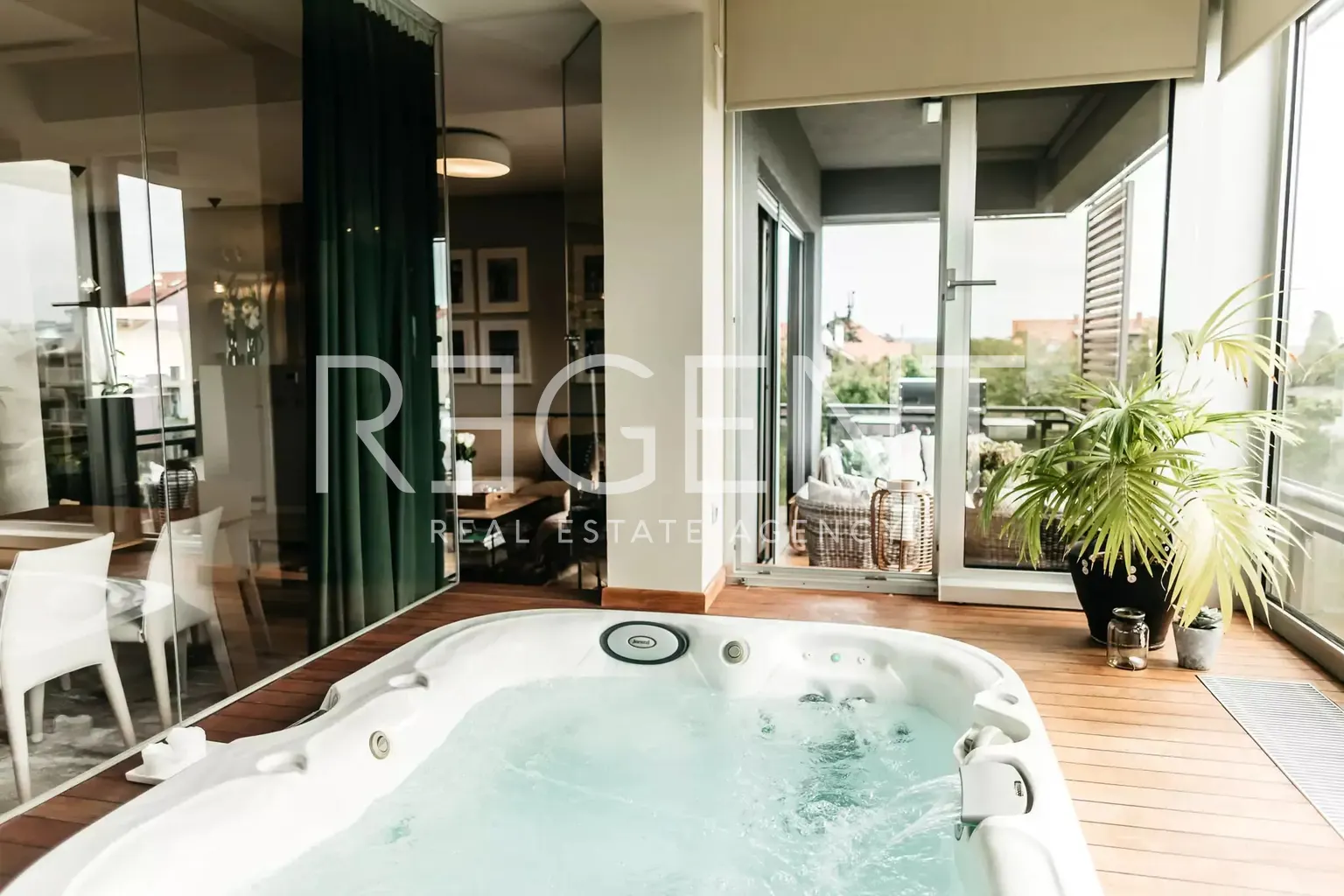 Záhreb, Maksimir – Štvorizbový zariadený penthouse s nádherným výhľadom na prírodu
