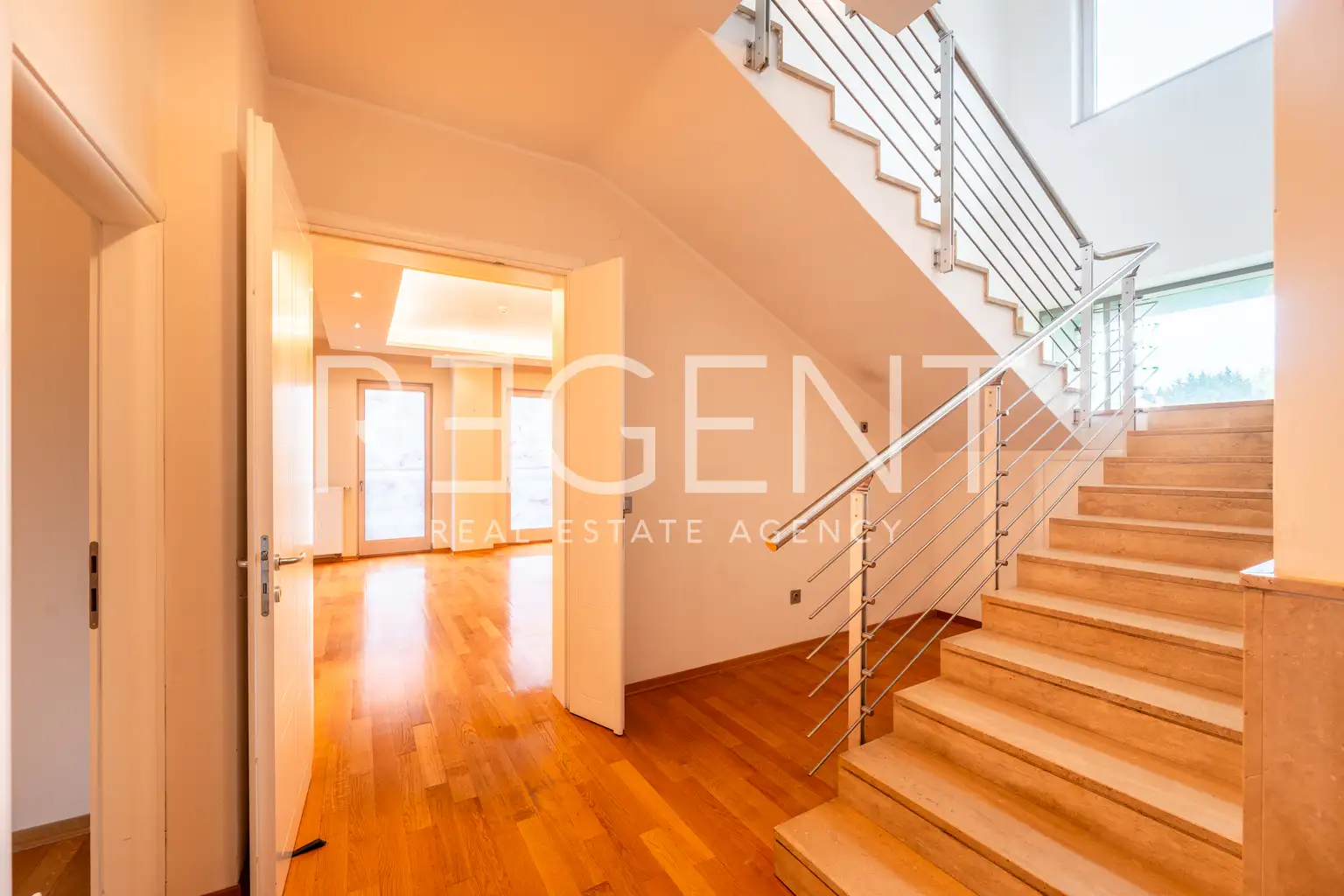 Zagreb, Srebrnjak – Dvoetažan stan s panoramskim terasama