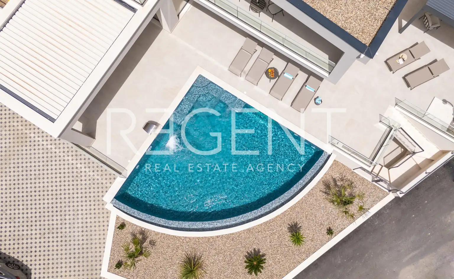 Podstrana - Vila s bazénom a výhľadom na more